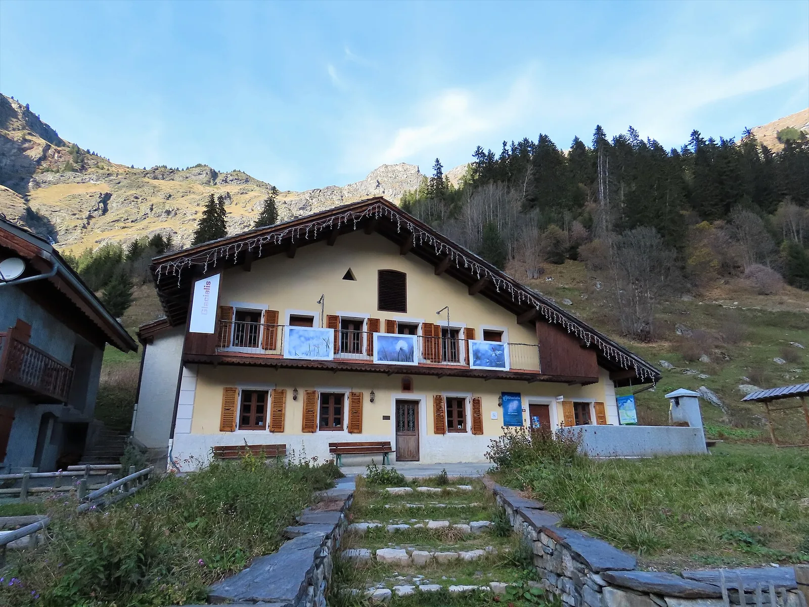 Extérieur de l'Espace Glacialis, centre d'interprétation glaciaire à Champagny-le-Haut